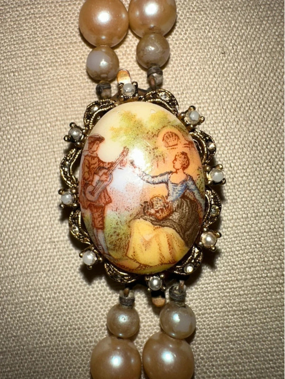VTG Mid-Century Necklace Ornate Victorian Porcelain clasp